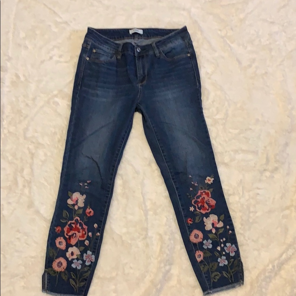 ✨3 FOR $20✨ Kensie embroidered jeans